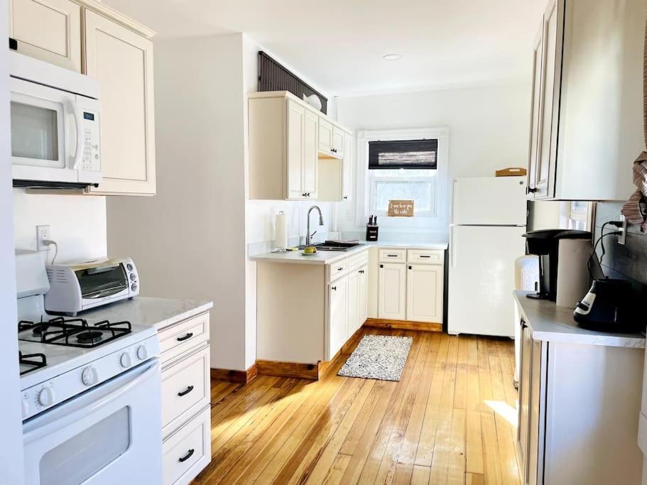 Delightful 2Br Apartment With Balcony - 15 Min From Mohegan Sun- Foxwoods Casinos & Mystic New London Zewnętrze zdjęcie